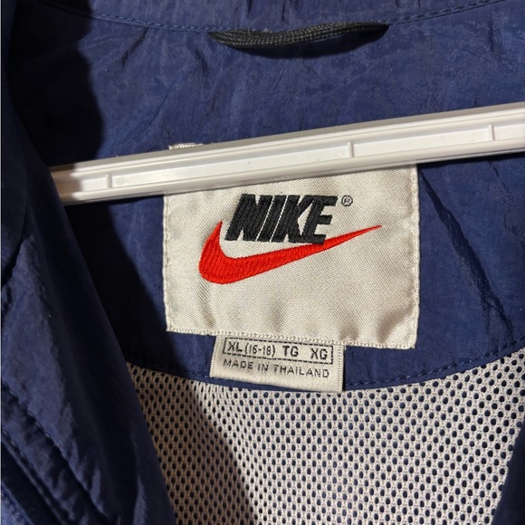 Nike Navy & Red Swoosh Windbreaker Jacket - Picture 2 of 3